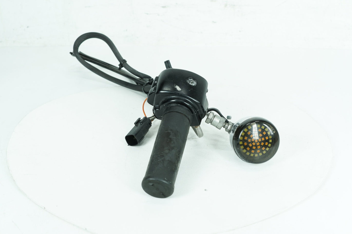 2007 - 2016 Harley-Davidson Dyna Super Glide Custom Right Engine Start Kill Switches Controls 71684-06