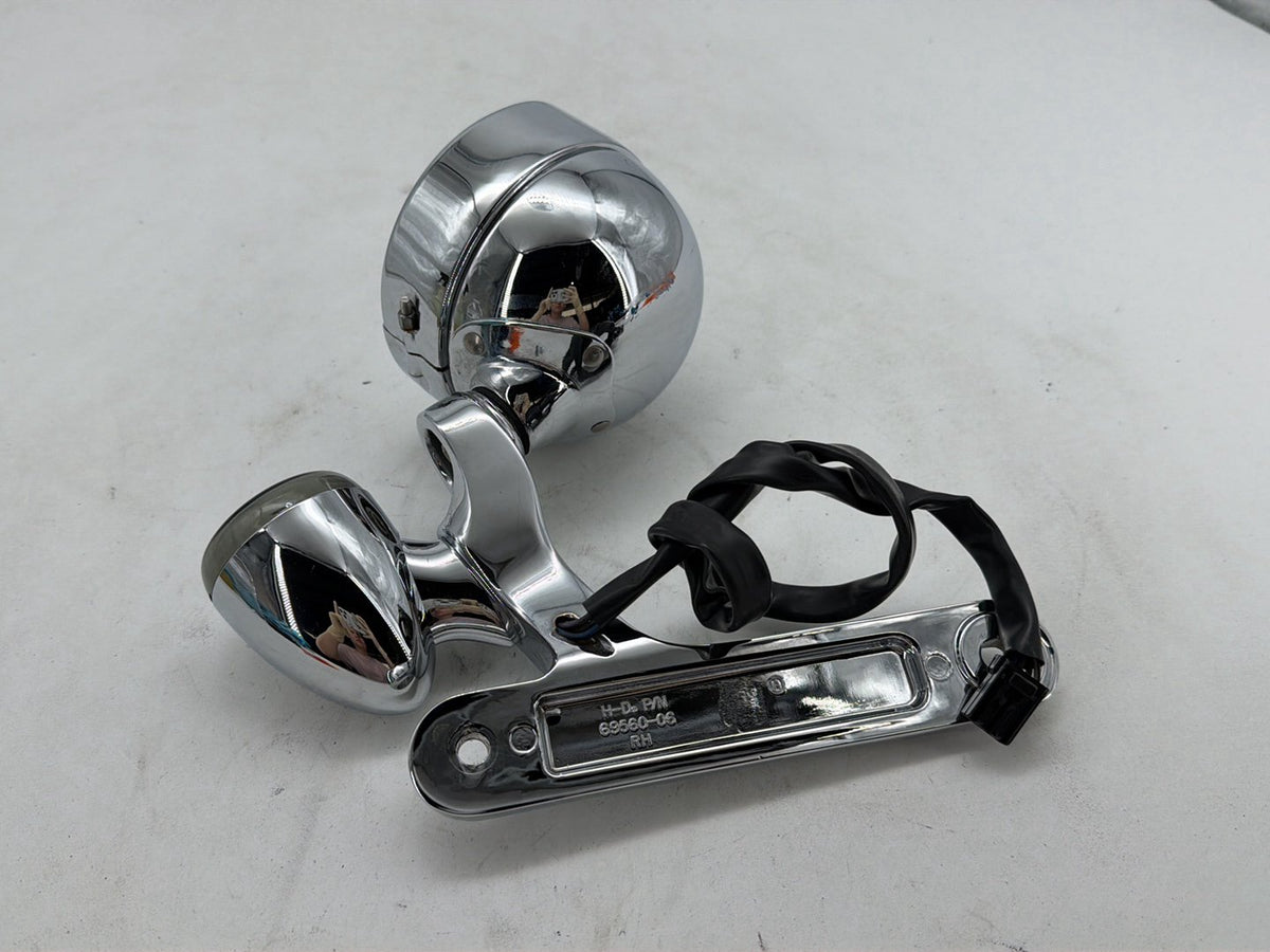 2007 Harley Street Glide Touring FLHX OEM Front Right 1 Turn Signal Indicator