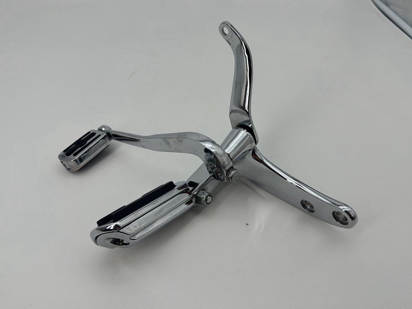 1999 - 2006 Harley-Davidson Dyna Wide Glide Left Driver Foot Controls Peg Rest  	33693-93