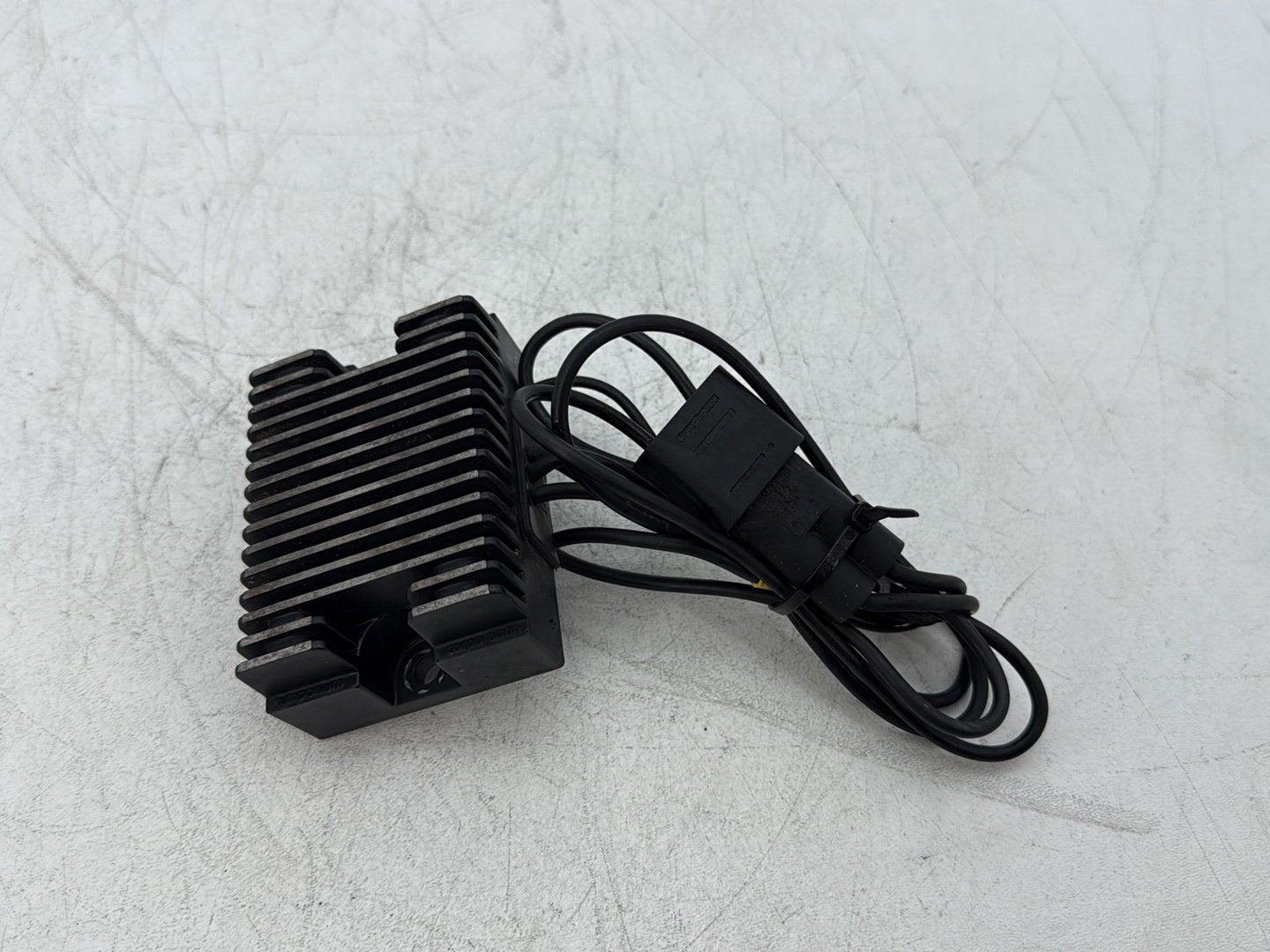 2000 Harley Dyna FXDWG Wide Glide OEM Voltage Regulator Rectifier