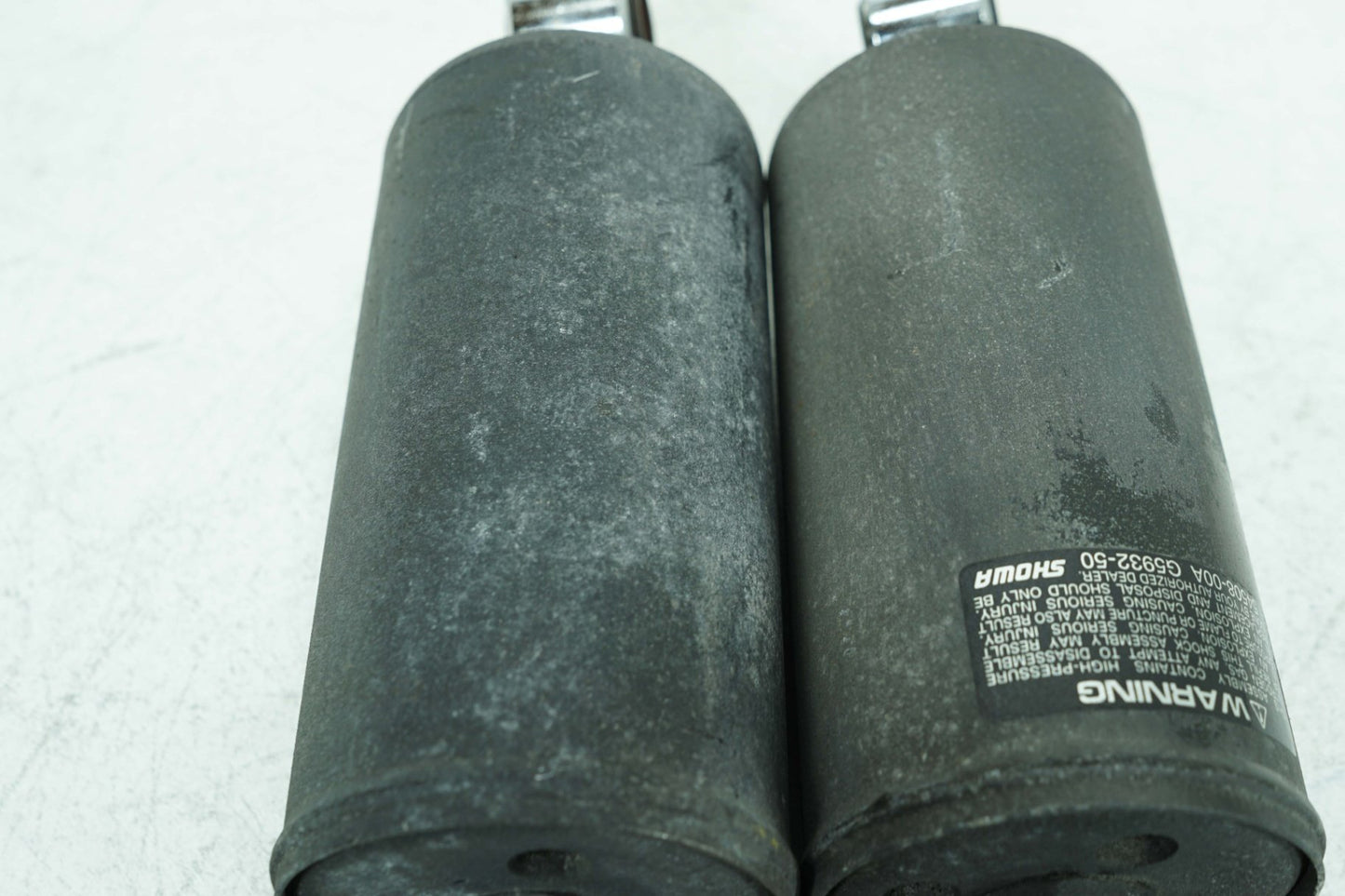 2000 - 2006 Harley-Davidson Softail Fat Boy Rear Left Right Shock Absorbers 54508-00A