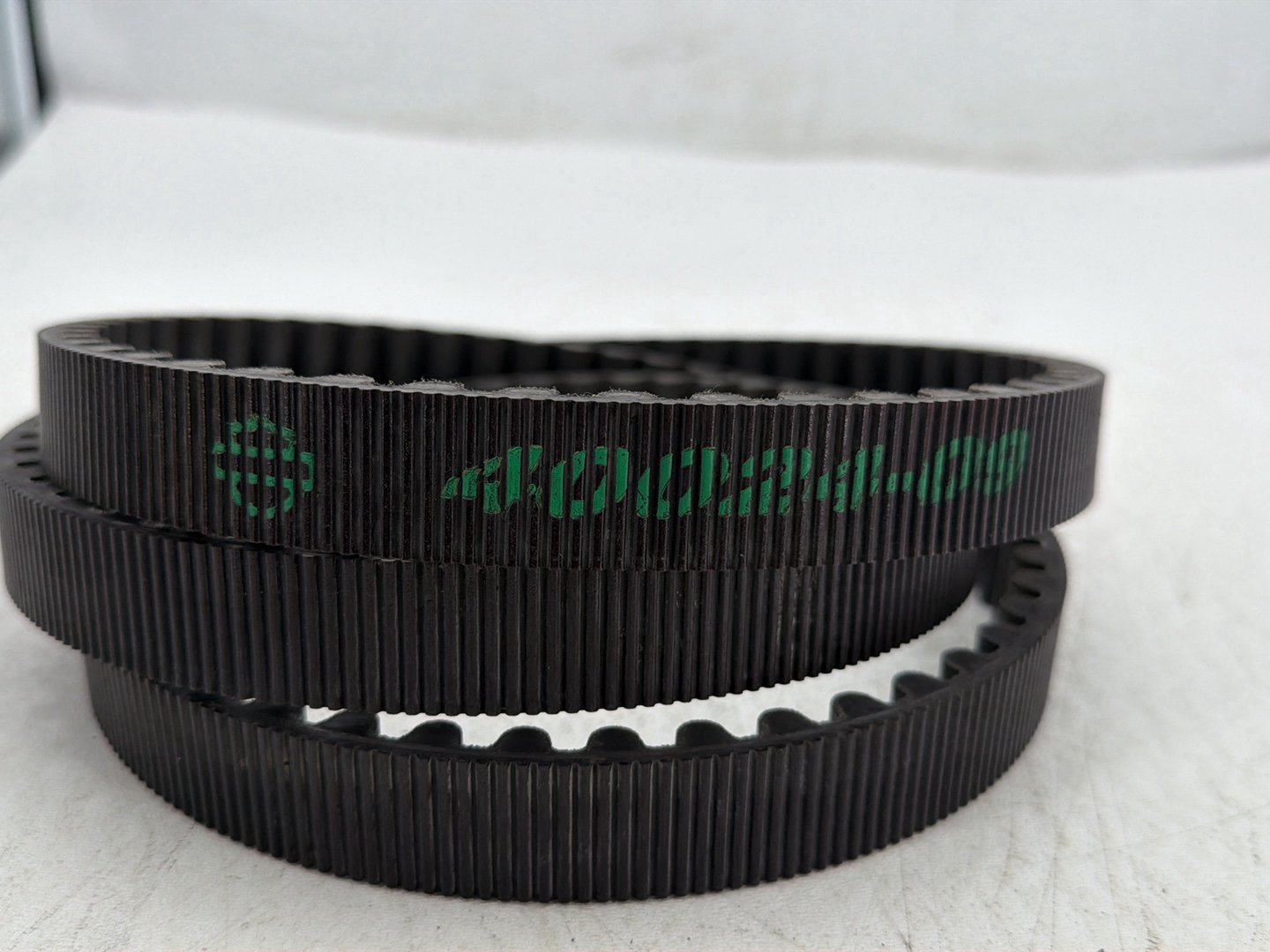 2013 Harley Street Glide Touring FLHX OEM Rear Drive Belt 40024-07 137T 1"