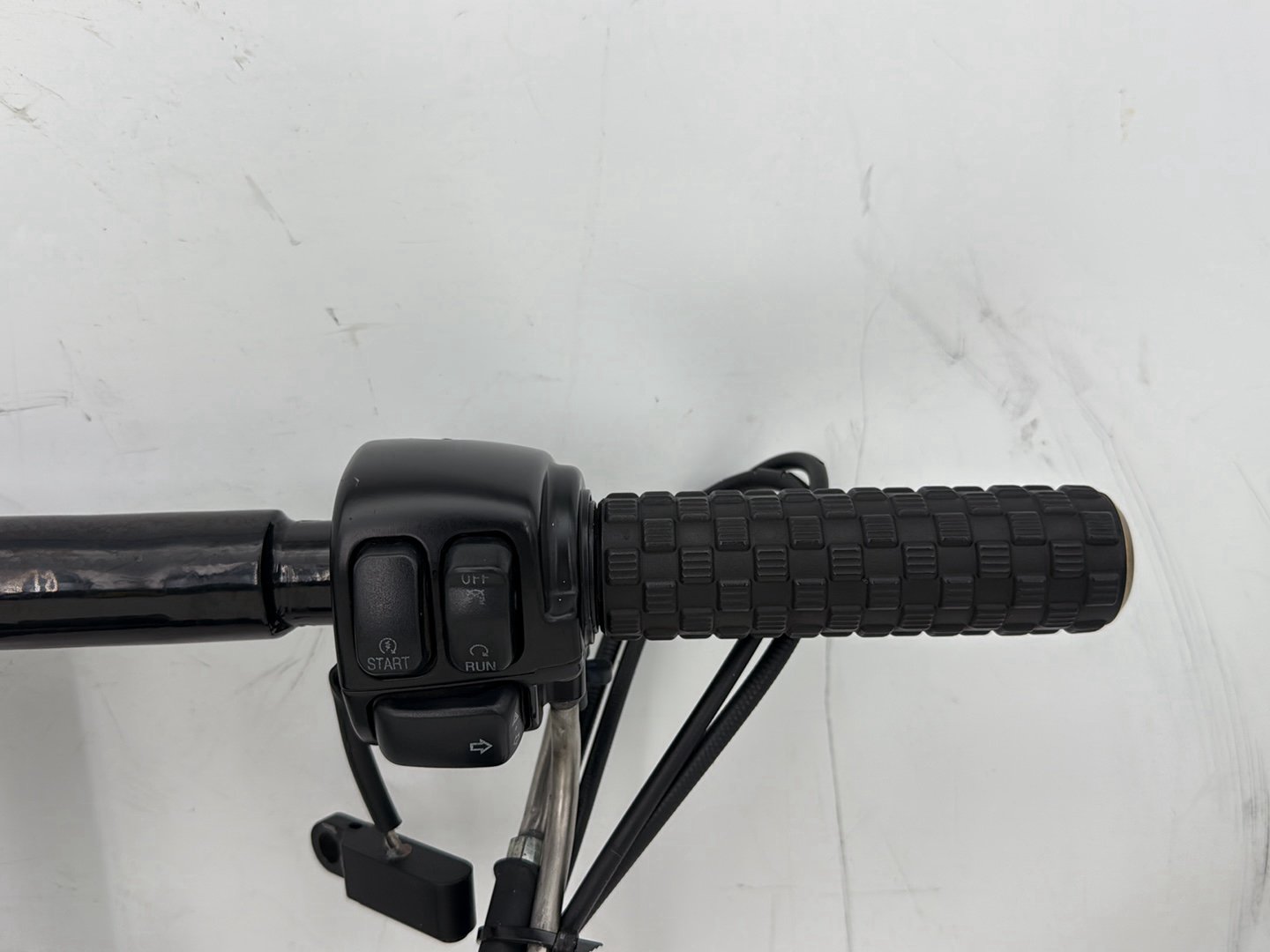 2004 Harley Dyna Super Glide FXDI OEM Handlebars Left Right Switches Controls