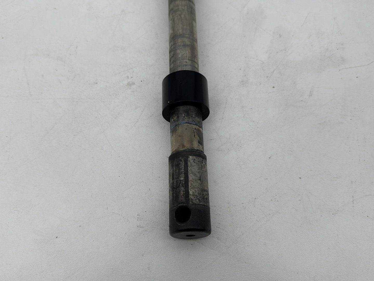 1999 - 2006 Harley-Davidson Touring Electra Glide Front Wheel Axle Bolt Shaft 	43364-00