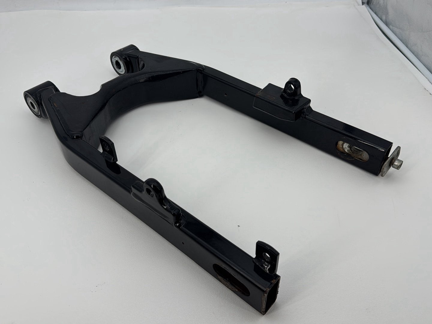 1999 - 2006 Harley-Davidson Dyna Wide Glide Rear Fork Swingarm Swing Arm 47820-90A