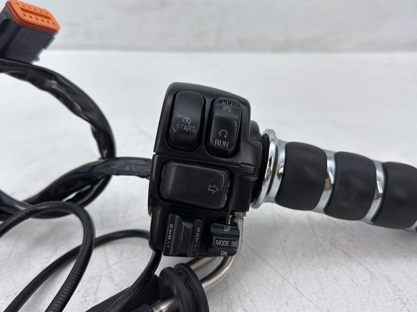 2005 Harley Electra Glide Touring Ultra FLHTCUI OEM Right Engine Start Kill Switches Controls