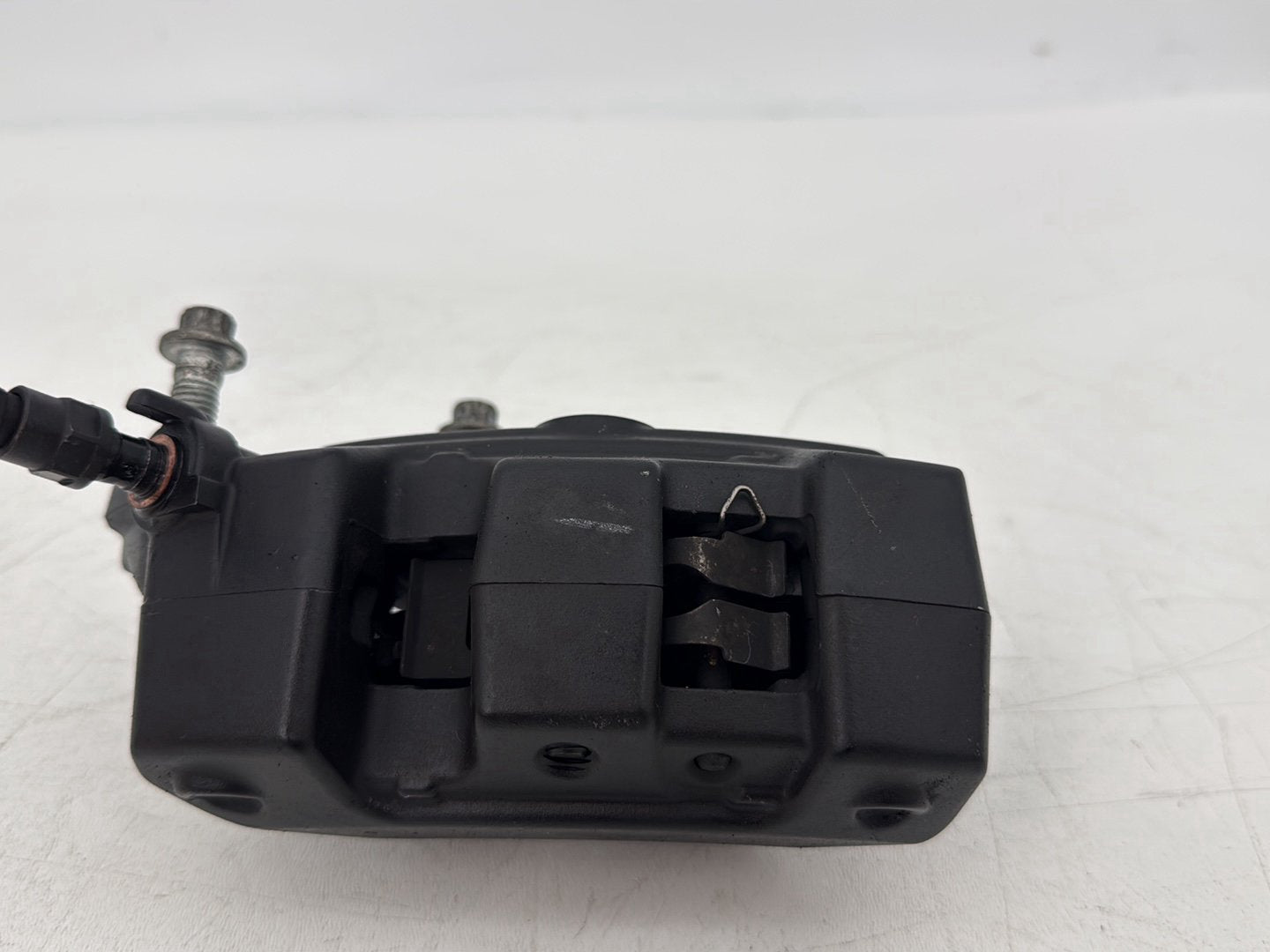 2015 Harley Touring FLHXS Street Glide OEM Front Right 1 Brake Caliper