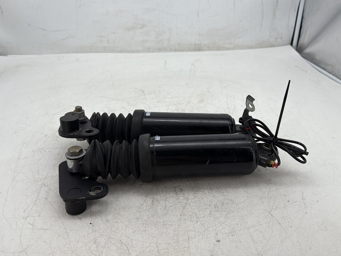 2009 Harley Street Glide Touring FLHX OEM Rear Left Right Shock Absorbers