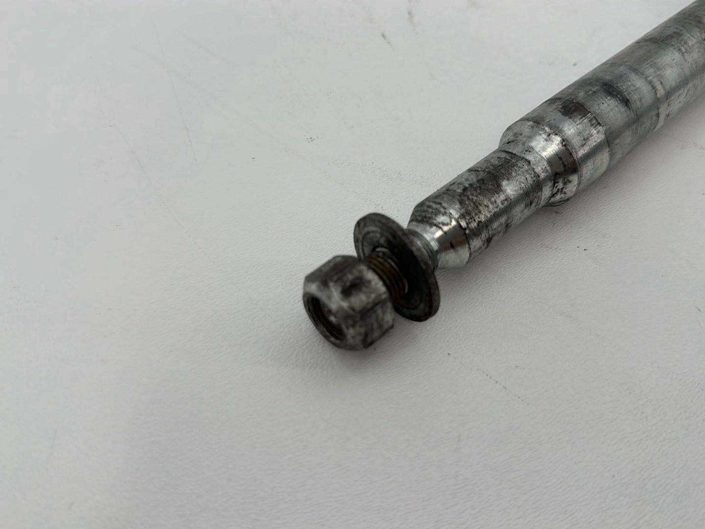 1999 - 2006 Harley-Davidson Touring Electra Glide Classic Front Wheel Axle Bolt Shaft 43364-00
