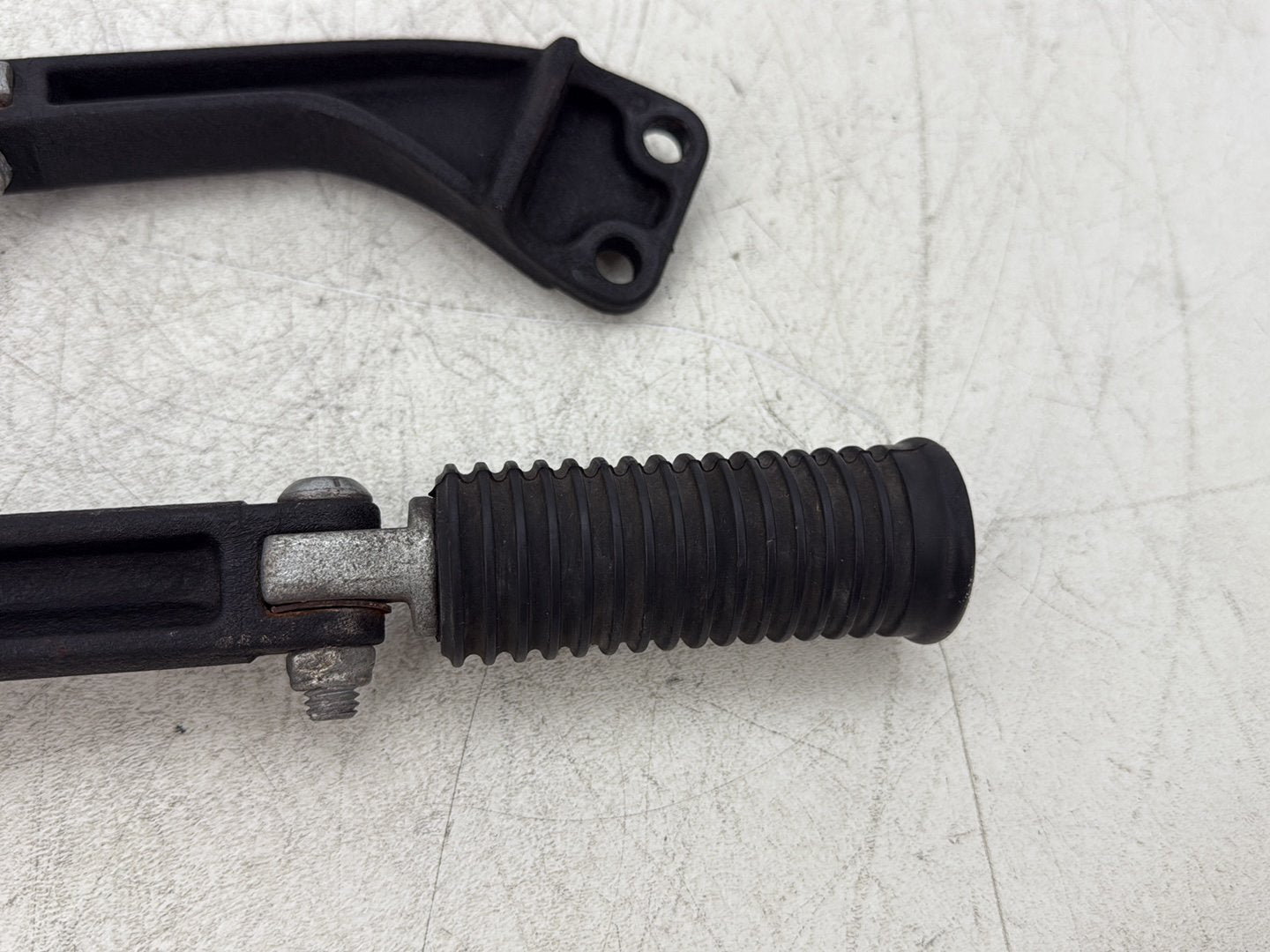 2012 Harley Dyna Super Glide Custom FXDCI OEM Passenger Left & Right Foot Pegs