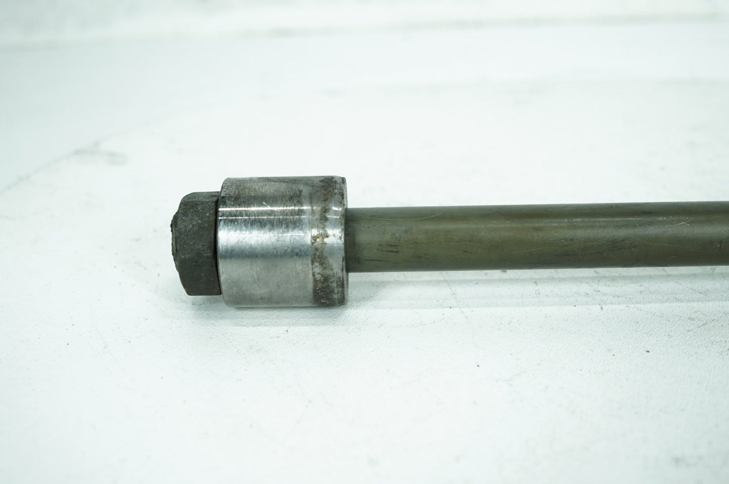 1986 - 1999 Harley-Davidson Dyna Super Glide Rear Wheel Axle Bolt Shaft 41114-90