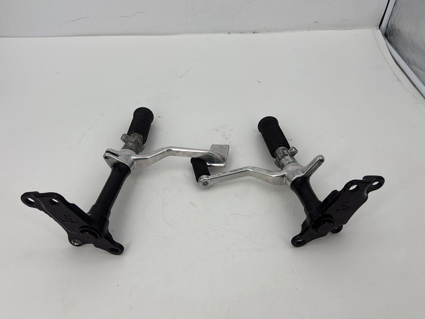 2003 Harley Sportster XL1200C 1200 Custom Anniversary OEM Left Right Foot Brake Control Pegs