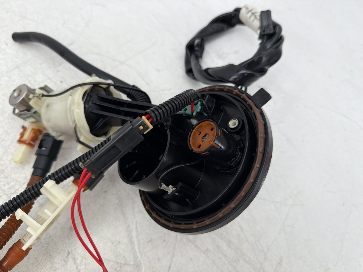 2011 Harley Electra Glide Touring Ultra OEM Fuel Pump Gas Gasoline Petrol Sending