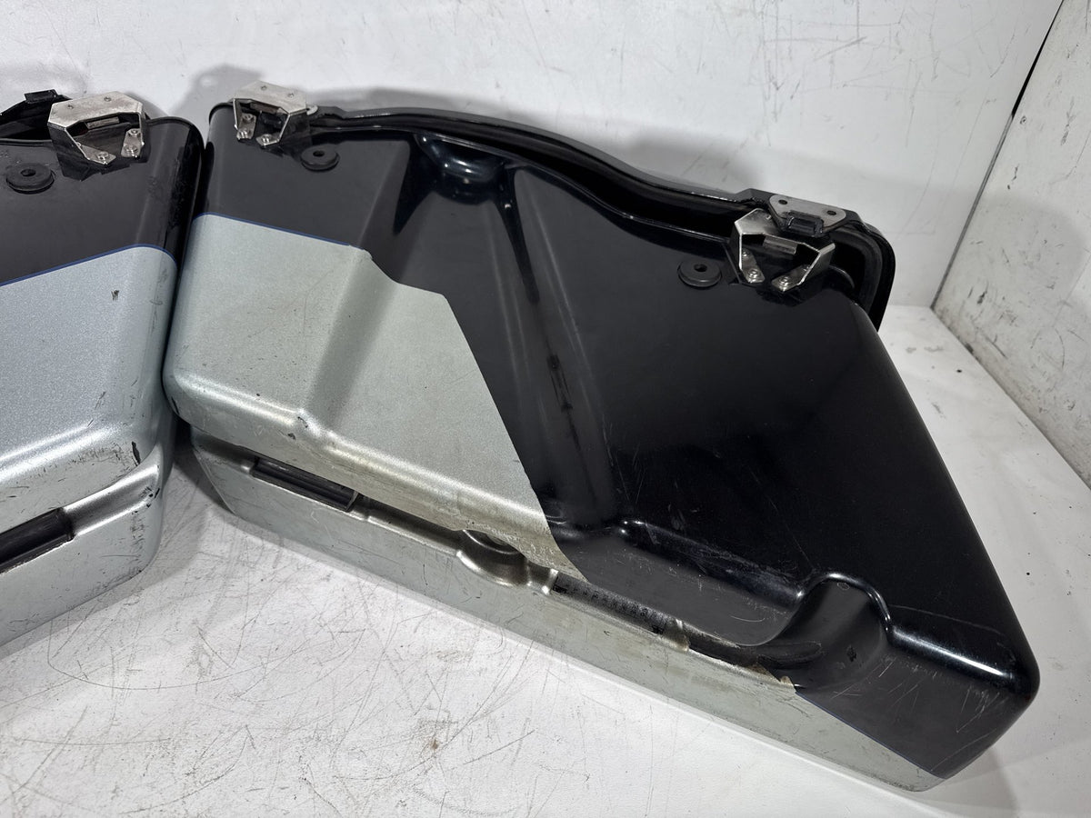 2012 Harley Electra Glide Touring Ultra OEM Left Right Saddlebags Luggage NOKey