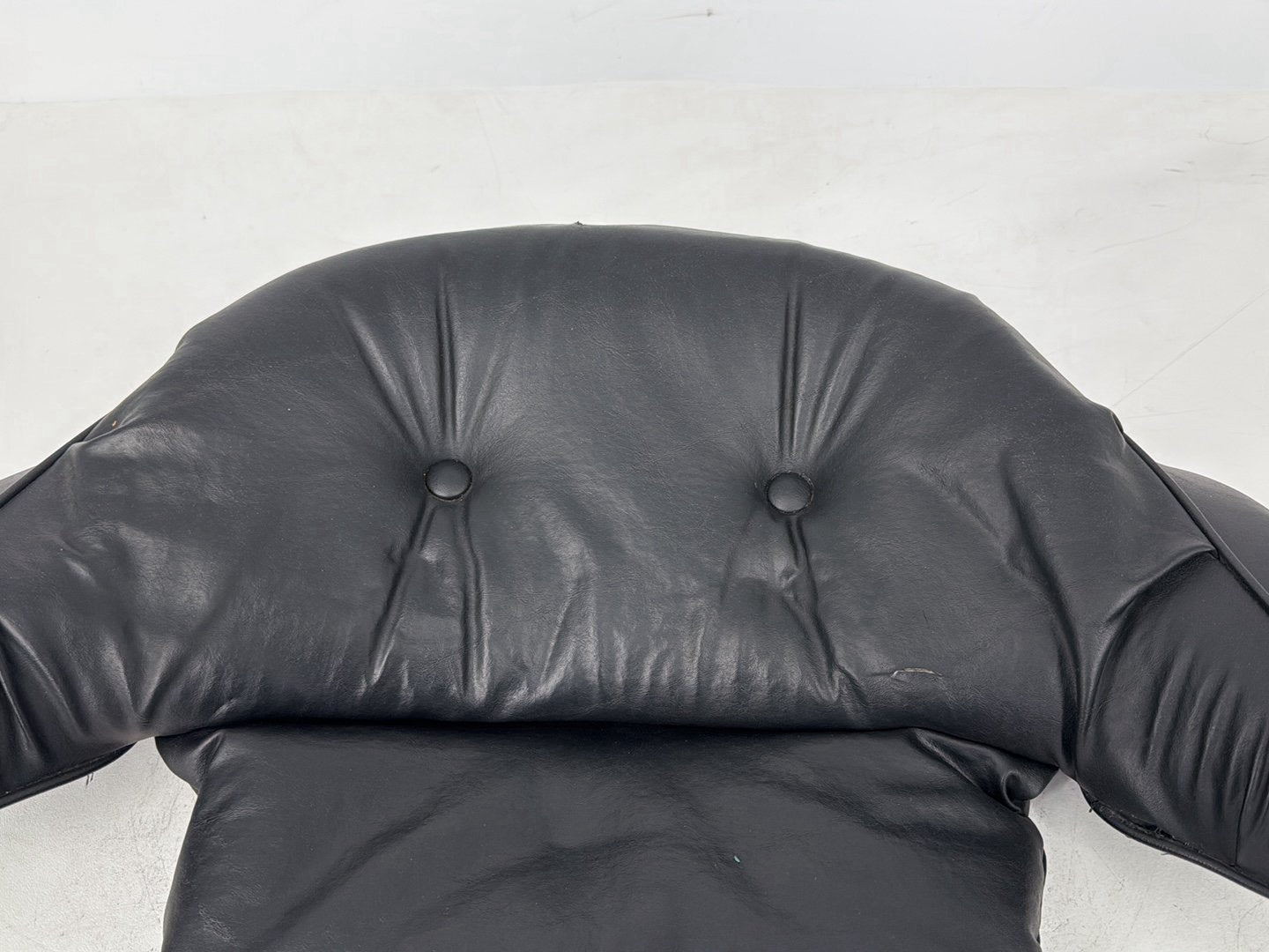 1999 - 2006 Harley-Davidson Touring Electra Glide Classic Rear Passenger Backrest Cushion Pad 52201-97A