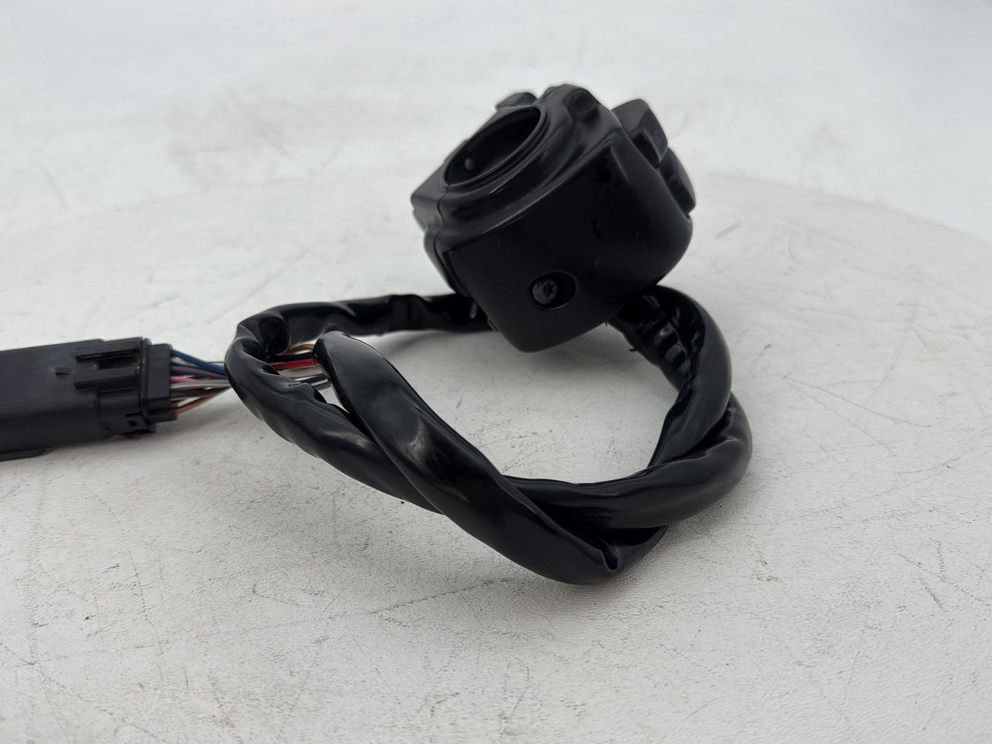 2008 - 2016 Harley-Davidson Touring Electra Glide Ultra Right Engine Start Kill Switches Controls 	71684-06A