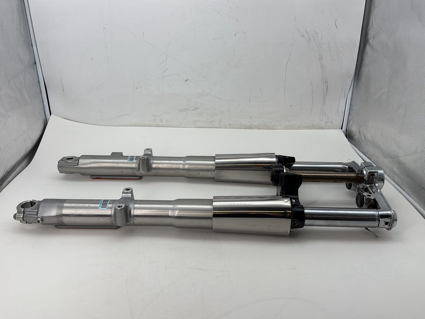 2008 Harley Softail Deluxe FLSTN OEM Front Triple Tree Set & LH RH Fork Legs Sliders