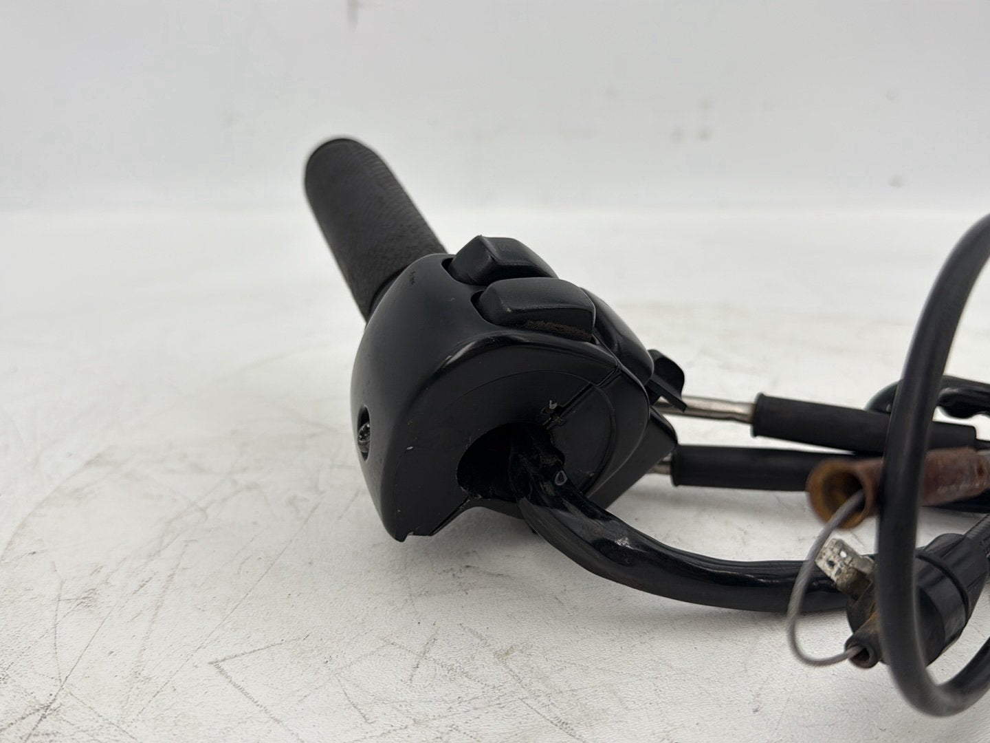 2007 - 2012 Harley-Davidson Touring Electra Glide Ultra Right Engine Start Kill Switches Controls w/ Hand Grip, Idle Throttle Cable Lines