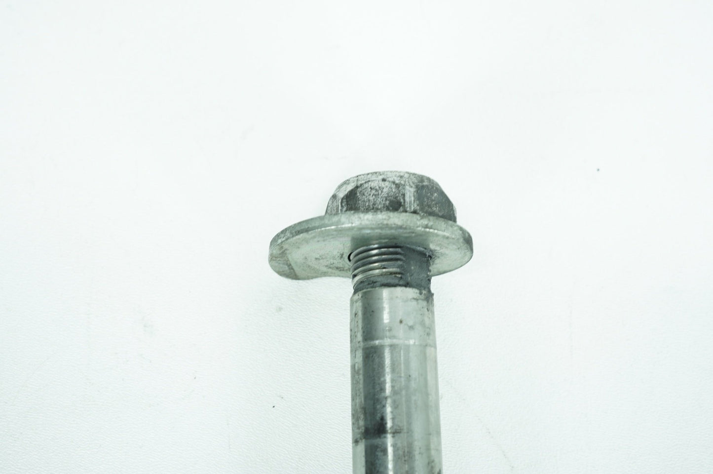 2008 - 2016 Harley-Davidson Touring Street Glide Rear Wheel Axle Bolt Shaft 41056-09