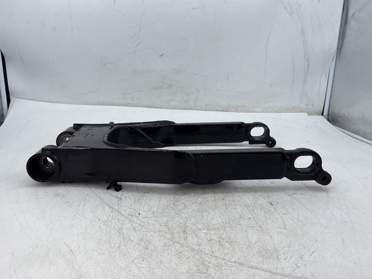 2005 Harley Electra Glide Touring Ultra FLHTCUI OEM Rear Fork Swingarm Swing Arm