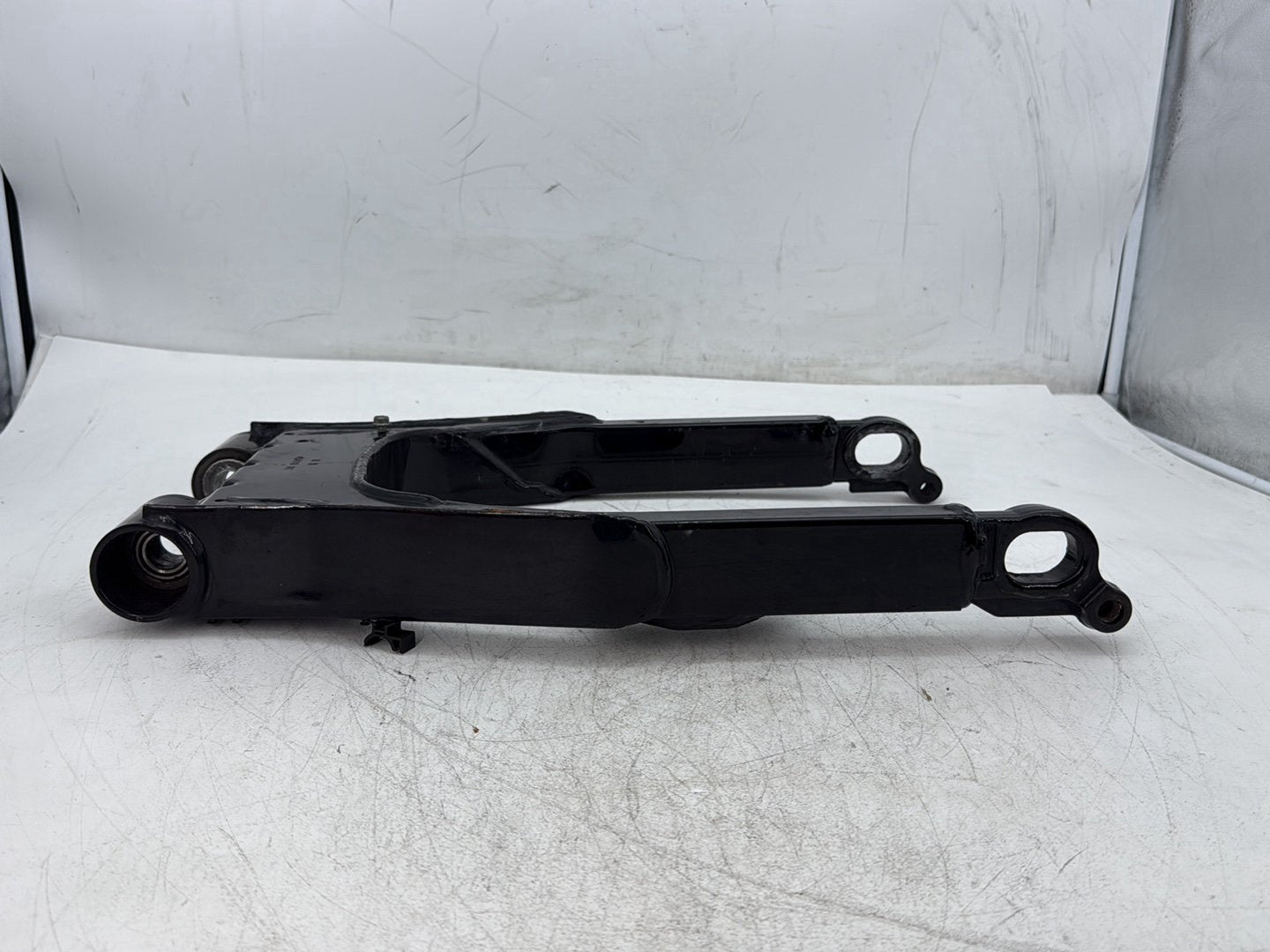 2005 Harley Electra Glide Touring Ultra FLHTCUI OEM Rear Fork Swingarm Swing Arm