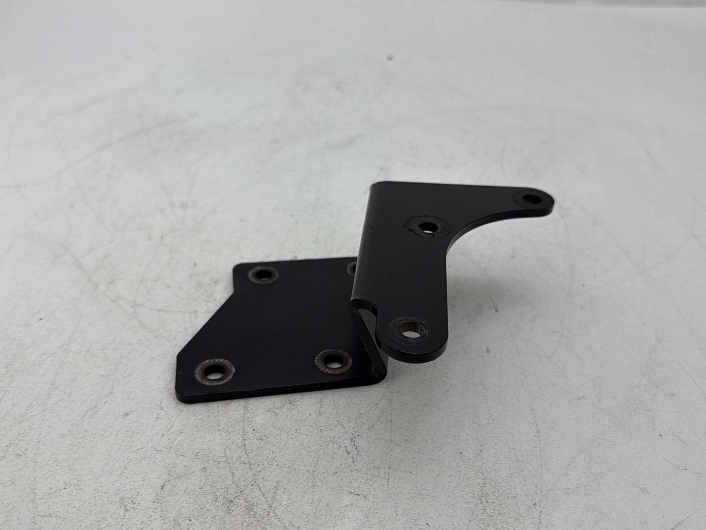 2006 Harley Dyna FXDWGI Wide Glide OEM Exhaust System Support Bracket Holder