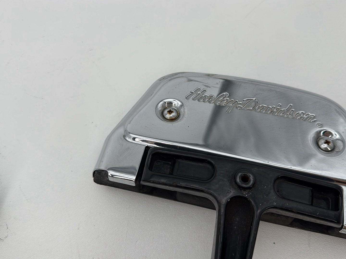 1999 - 2006 Harley-Davidson Touring Electra Glide Classic Left & Right Passenger Floorboard Foot Rest 52719-93B