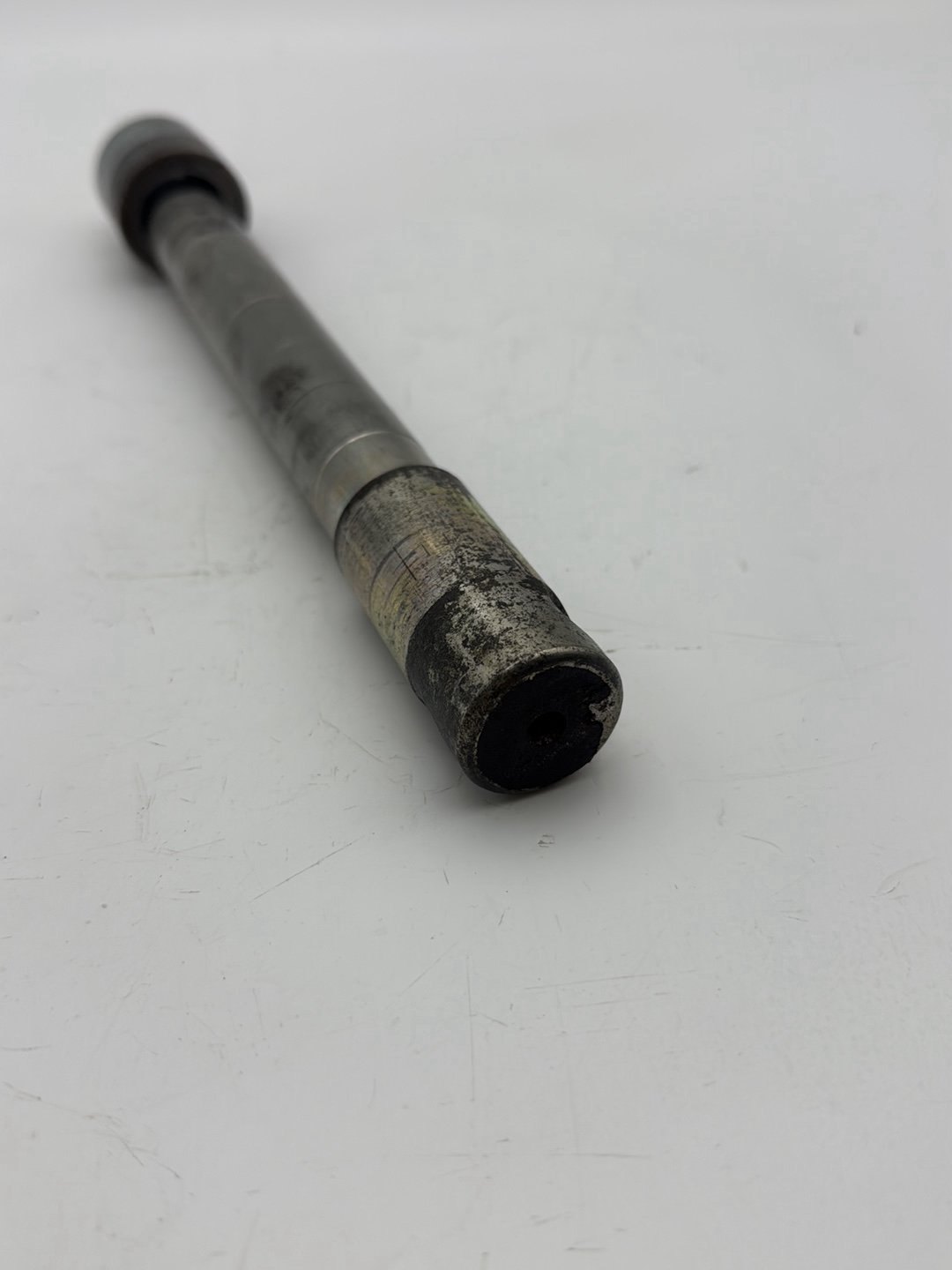 2007 - 2012 Harley-Davidson Dyna Street Bob Front Wheel Axle Bolt Shaft  	40928-06