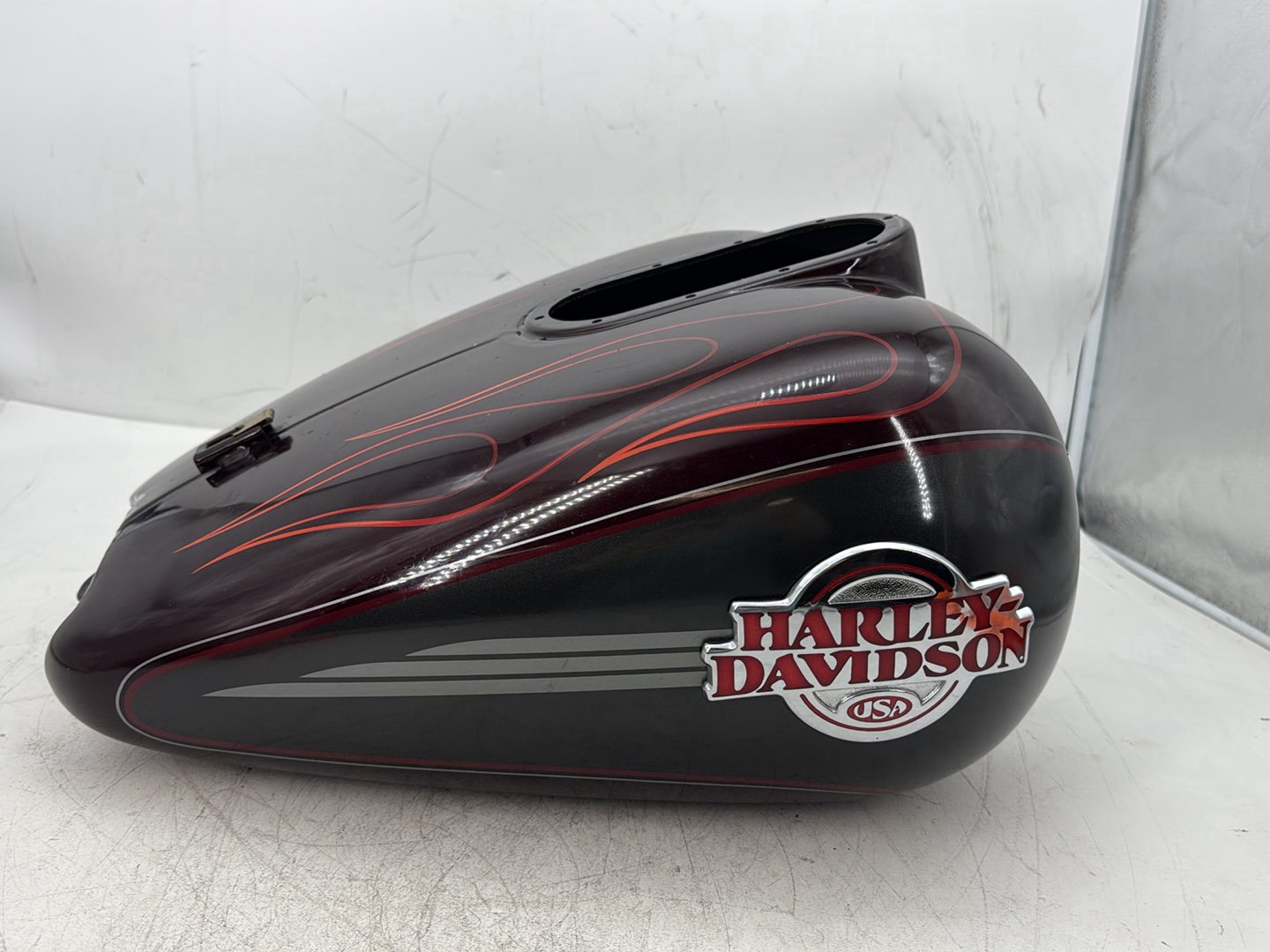 2005 Harley Electra Glide Touring Ultra FLHTCUI OEM Fuel Gas Tank Gasoline Reservoir