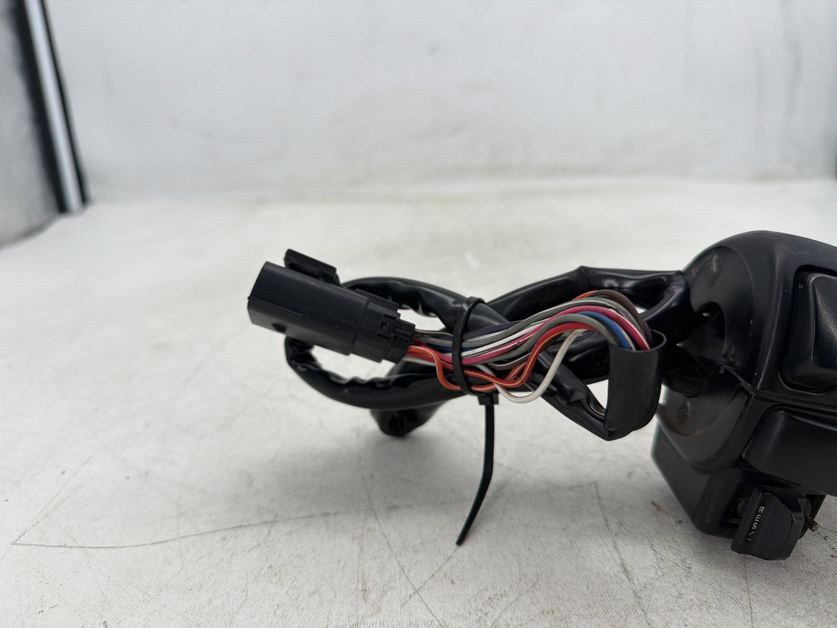 08 Harley Electra Glide Touring Ultra OEM RH Engine Start Kill Switches Controls
