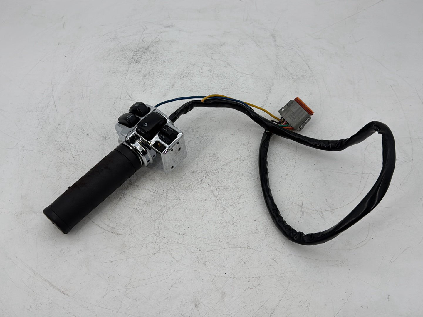 1999 - 2006 Harley-Davidson Touring Electra Glide Classic Left Turn Signal Headlight Switches Controls 71685-06A