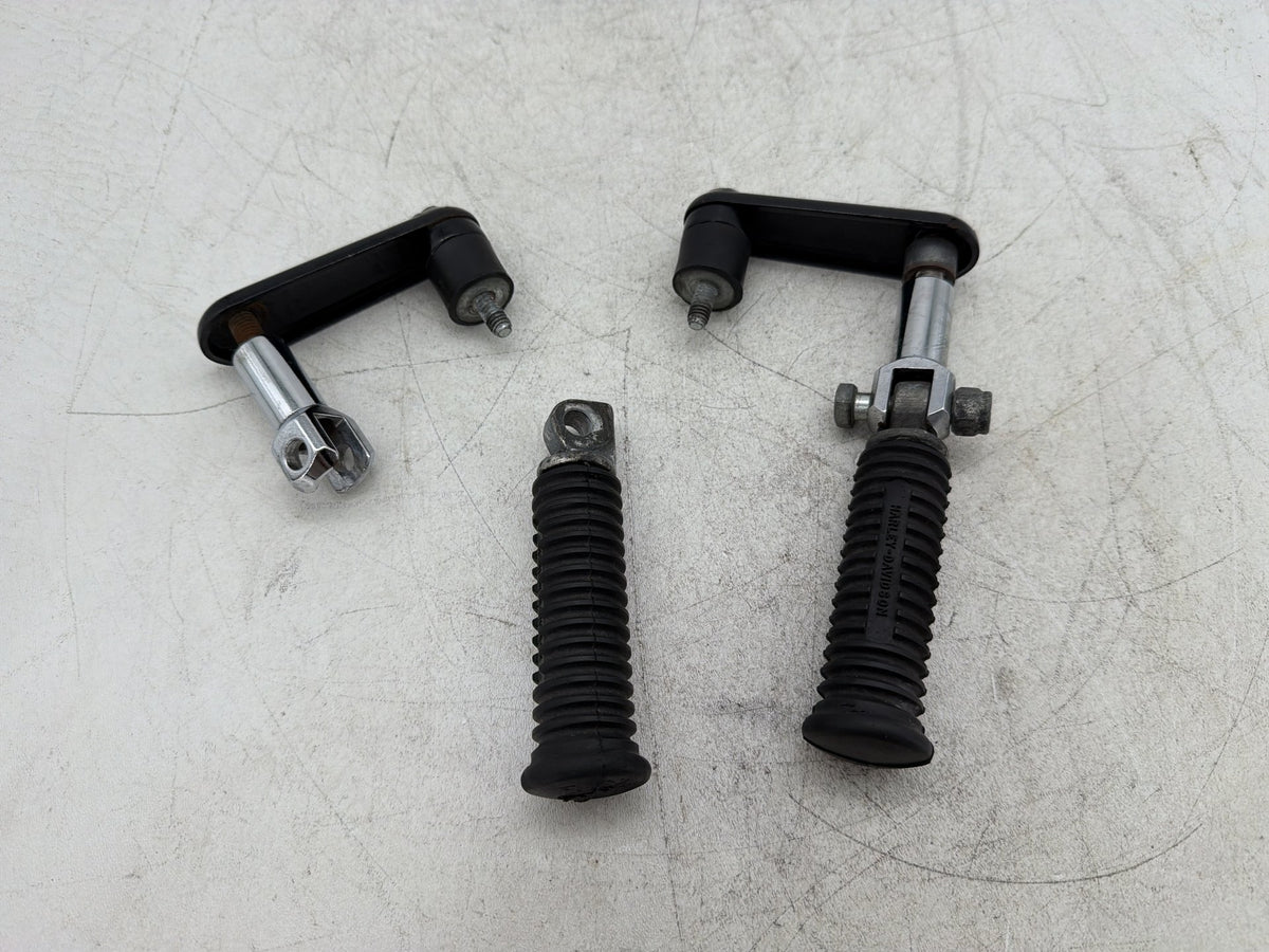 2004 Harley Heritage Softail Classic FLSTCI OEM Passenger Left & Right Foot Pegs