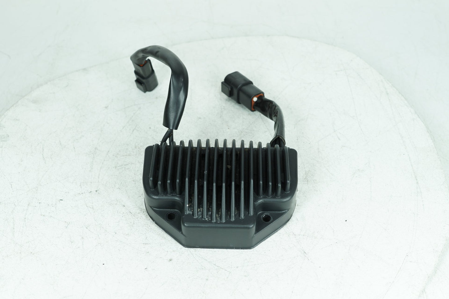 1999 - 2006 Harley-Davidson Dyna Super Glide Voltage Regulator Rectifier   	74631-06