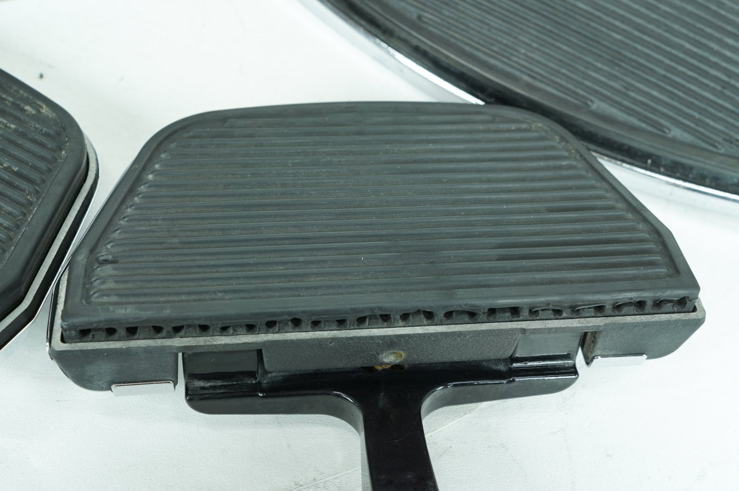 2007 - 2013 Harley-Davidson Touring Electra Glide Ultra Left Right Driver & Pass Floorboard Foot Rest 50621-06
