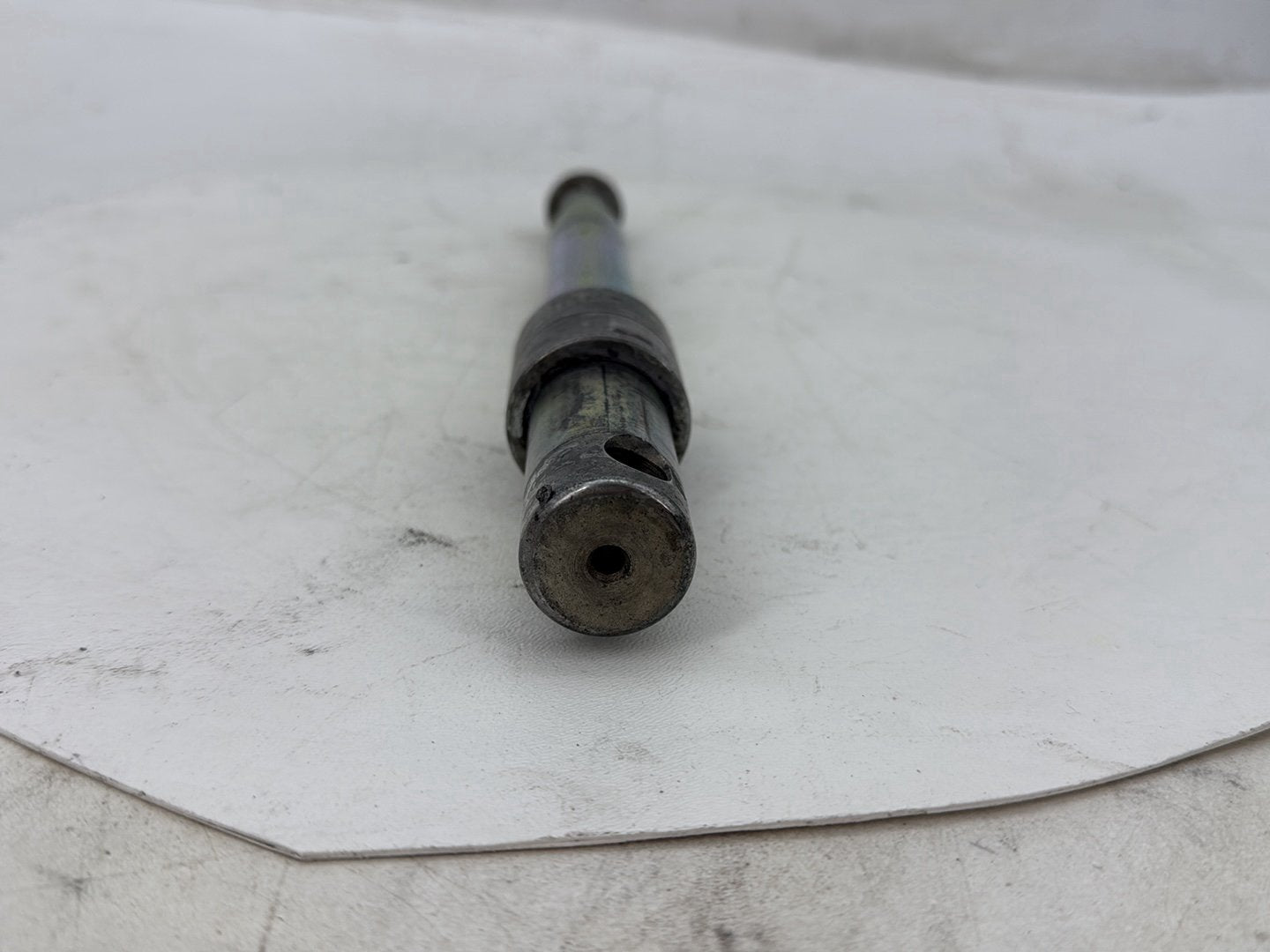 2006 Harley Dyna Super Glide Custom FXDCI OEM Front Wheel Axle Bolt Shaft