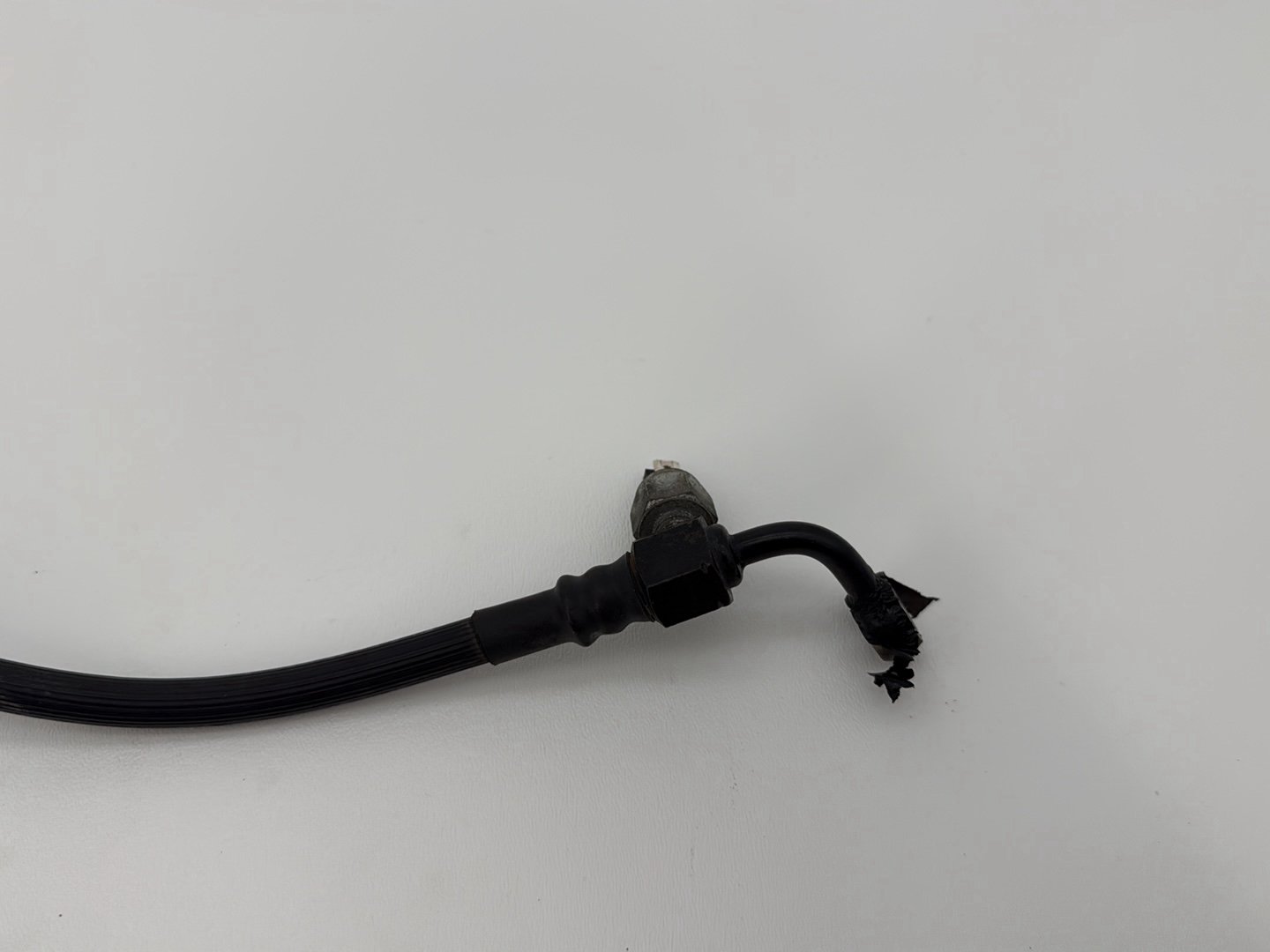 2006 - 2017 Harley-Davidson Dyna Street Bob Rear Brake Hose Line Pipe  	40956-00A