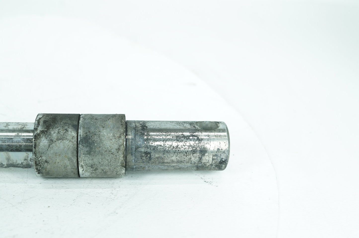 1999 - 2006 Harley-Davidson Touring Electra Glide Classic Front Wheel Axle Bolt Shaft  	43364-00
