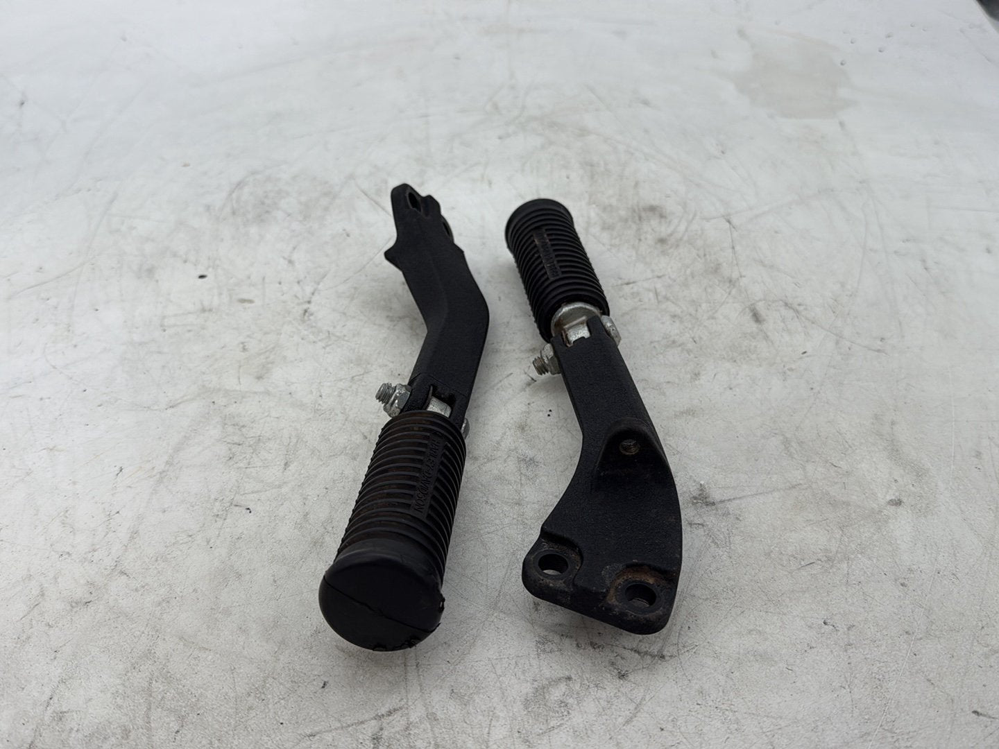 2012 Harley Dyna FXDF Fat Bob OEM Passenger Left & Right Foot Pegs