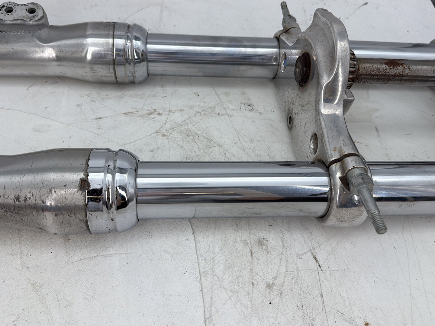 2006 Harley Dyna Super Glide Custom FXDCI OEM Front Triple Tree Set & LH RH Fork Legs Sliders