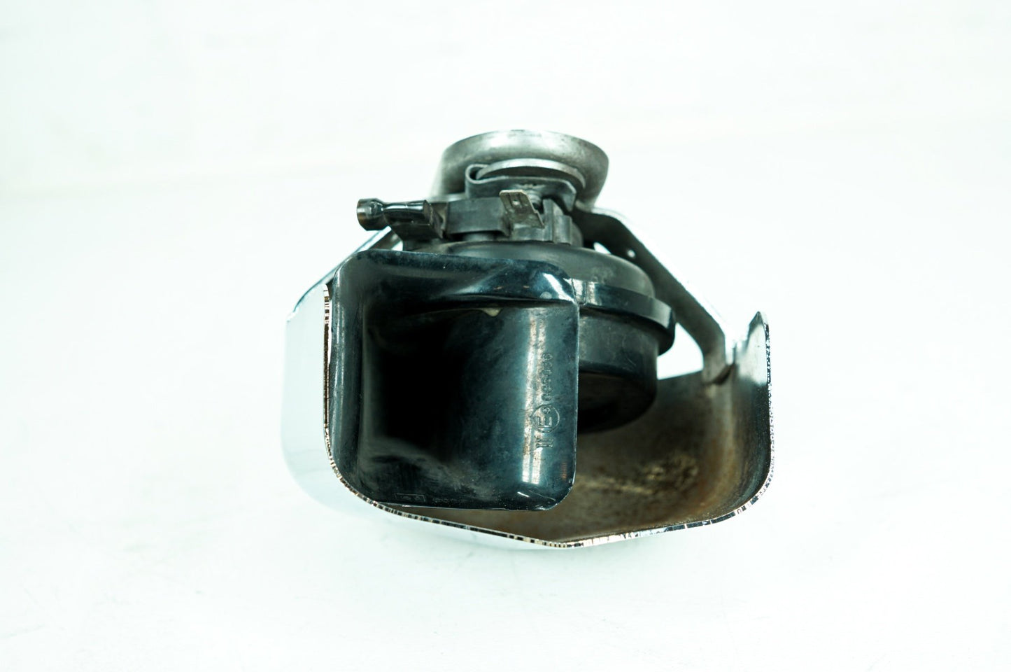 2007 - 2011 Harley-Davidson Touring Street Glide Horn Signal Klaxon Chrome Cover 69060-90D