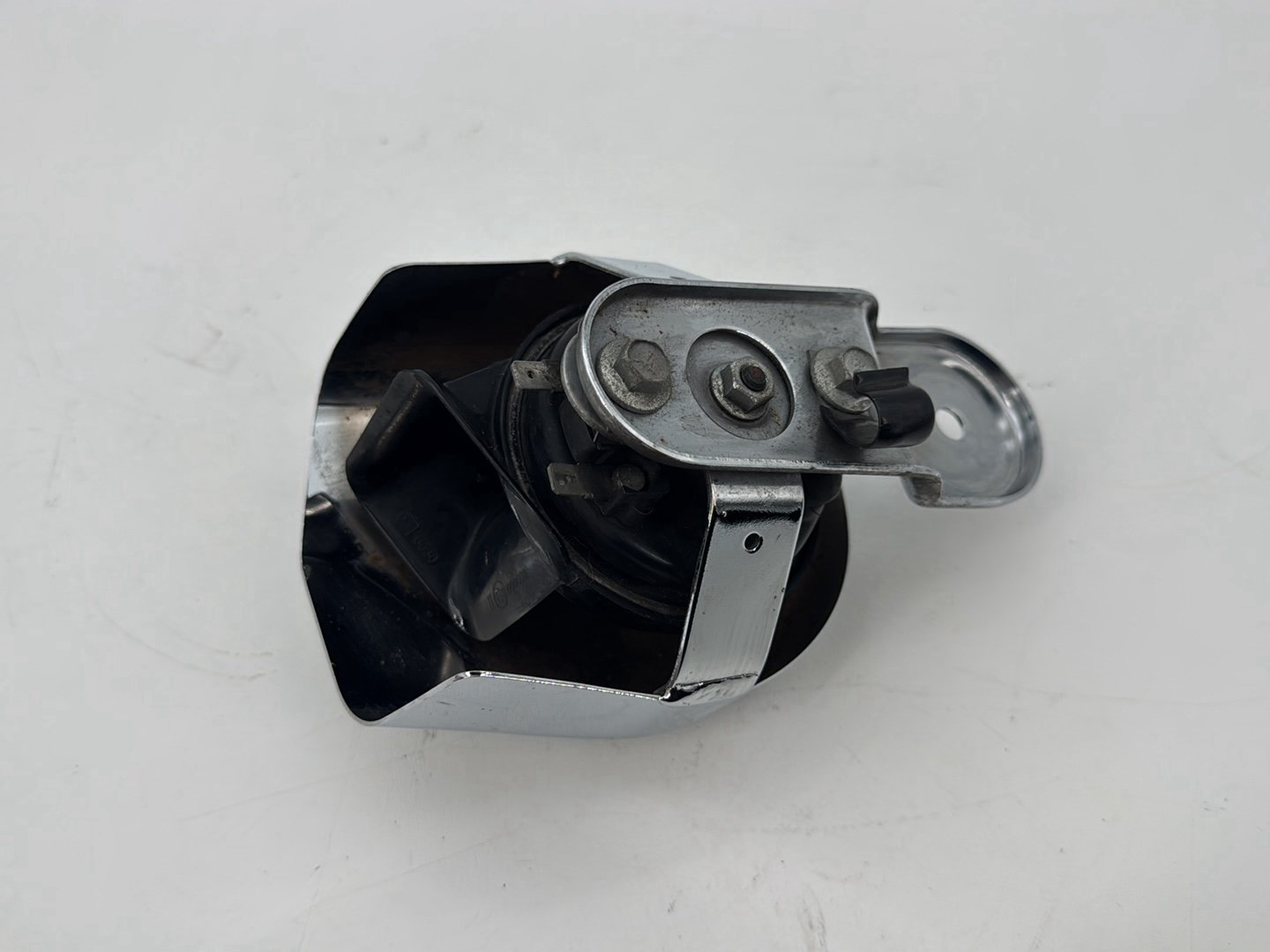 2007 - 2012 Harley-Davidson Touring Road Glide Horn Signal Klaxon Chrome Cover 69012-93A