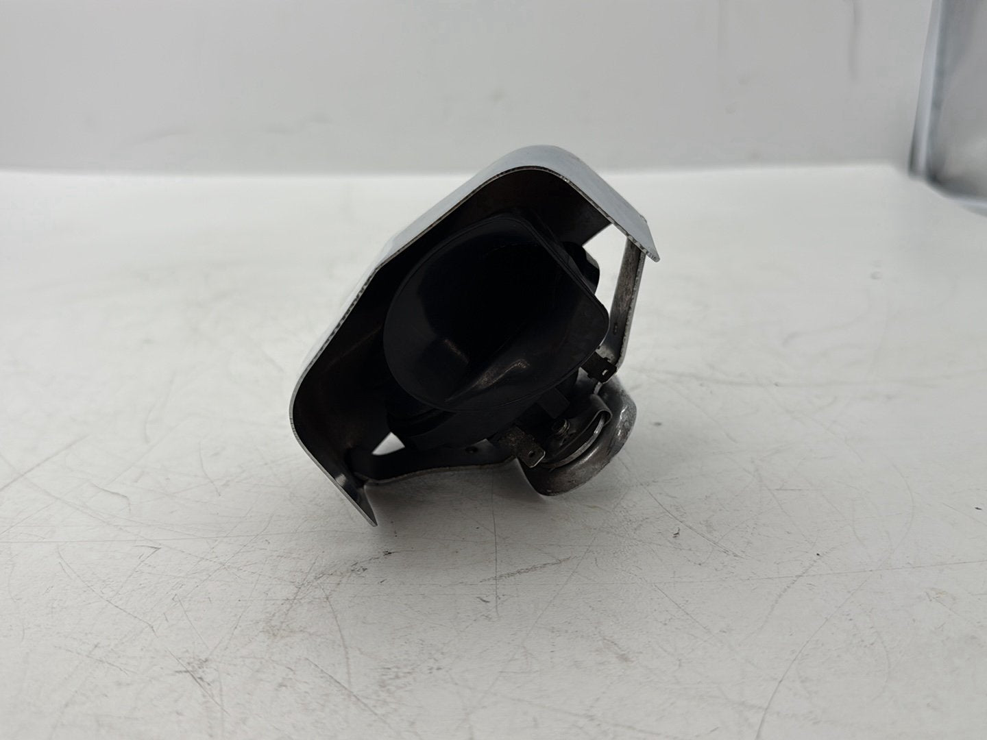 2005 Harley Touring FLHRCI Road King Classic OEM Horn Signal Klaxon Chrome Cover