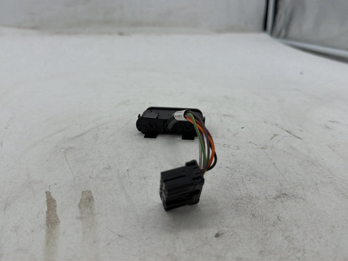 10 Harley Street Glide Touring FLHX OEM Dash Indicator Lamp Wire Plug 68789-96A