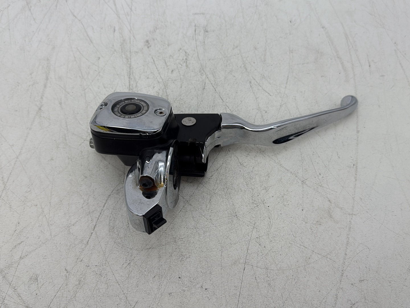 2000 Harley Touring Electra Glide Ultra Front Right Brake Lever Master Cylinder