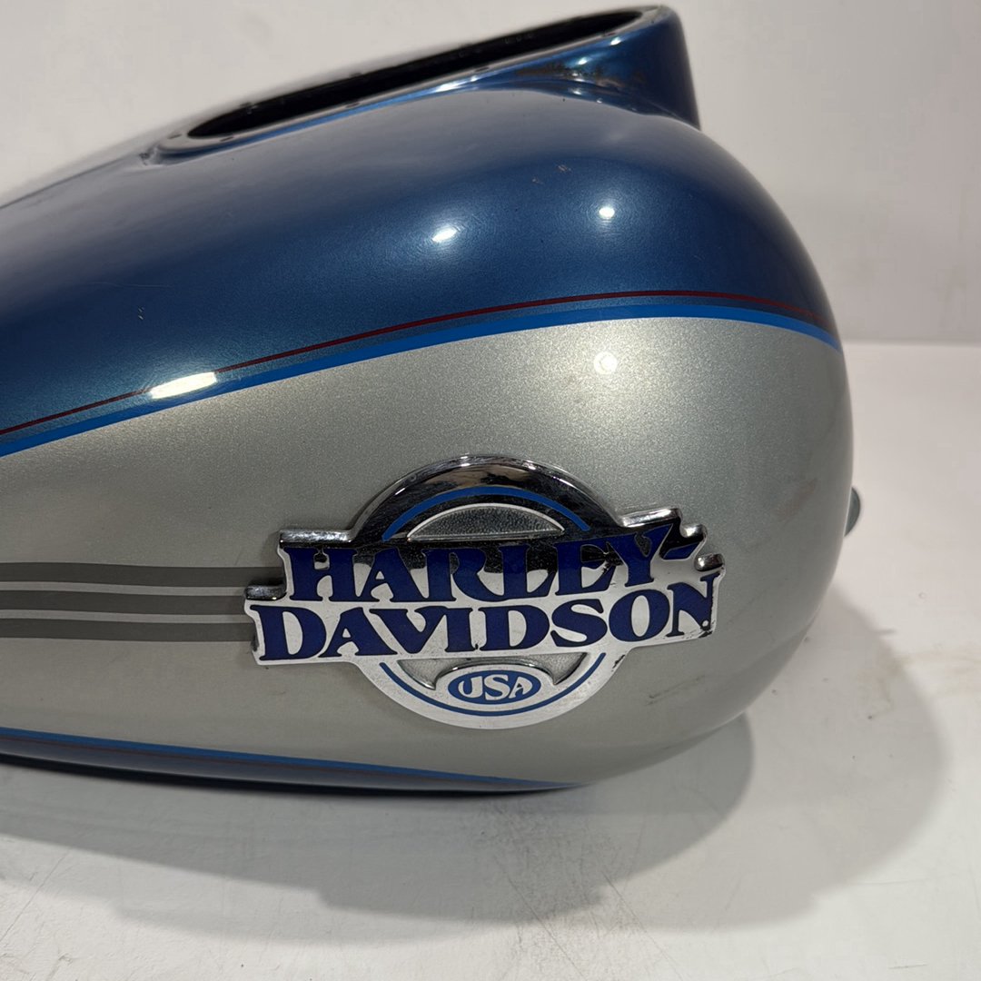 1999 - 2006 Harley-Davidson Touring Electra Glide Ultra Fuel Gas Tank Gasoline Reservoir  	61356-03