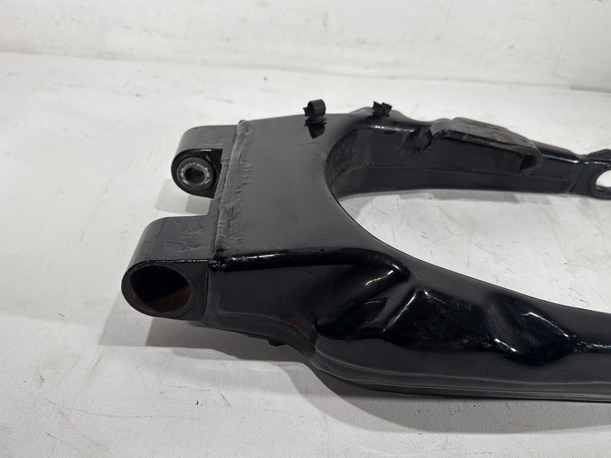 2018 Harley Electra Glide Touring Ultra FLHTCU OEM Rear Fork Swingarm Swing Arm