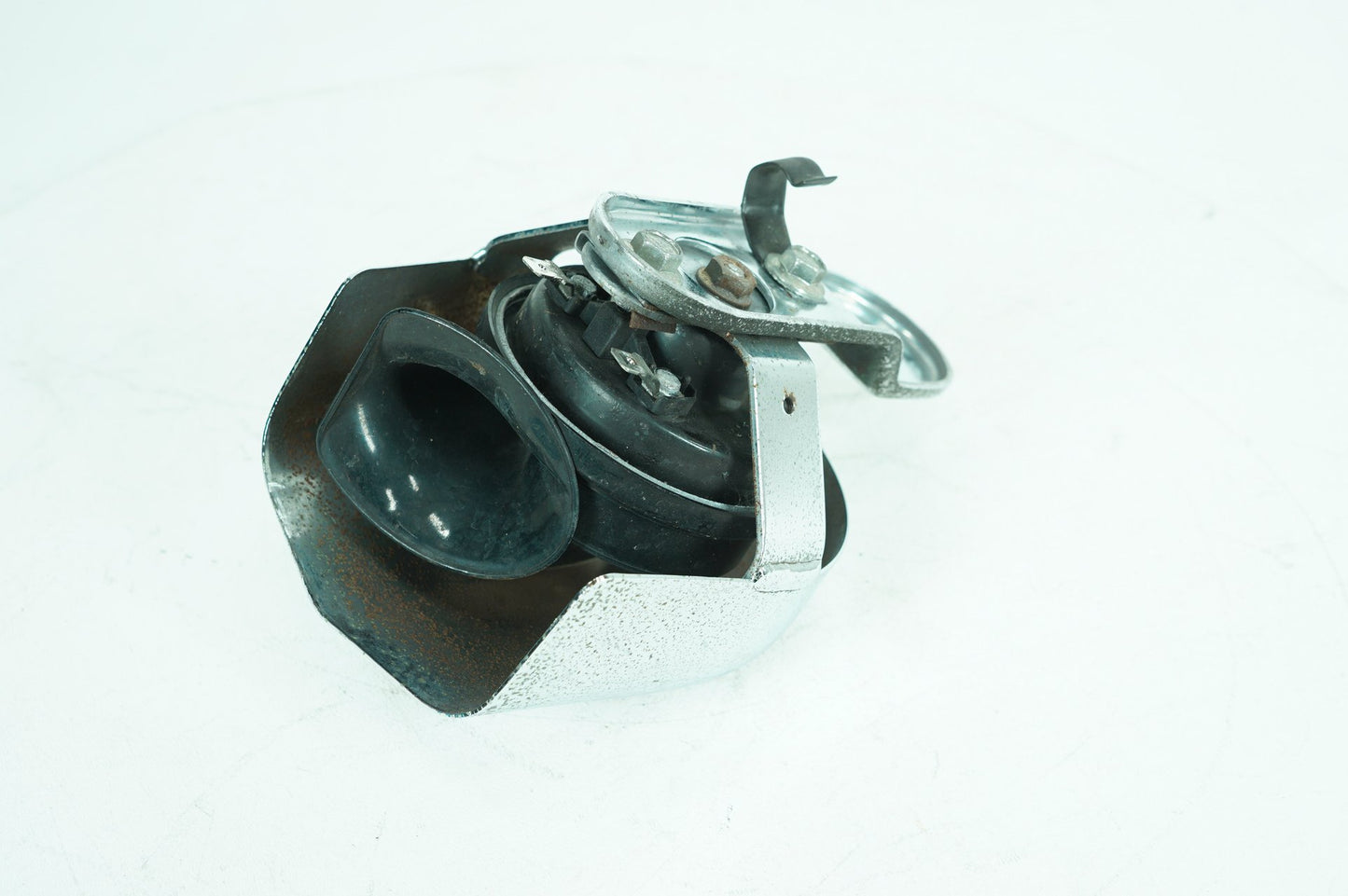 2000 - 2006 Harley-Davidson Softail Fat Boy Horn Signal Klaxon Chrome Cover 69012-93A