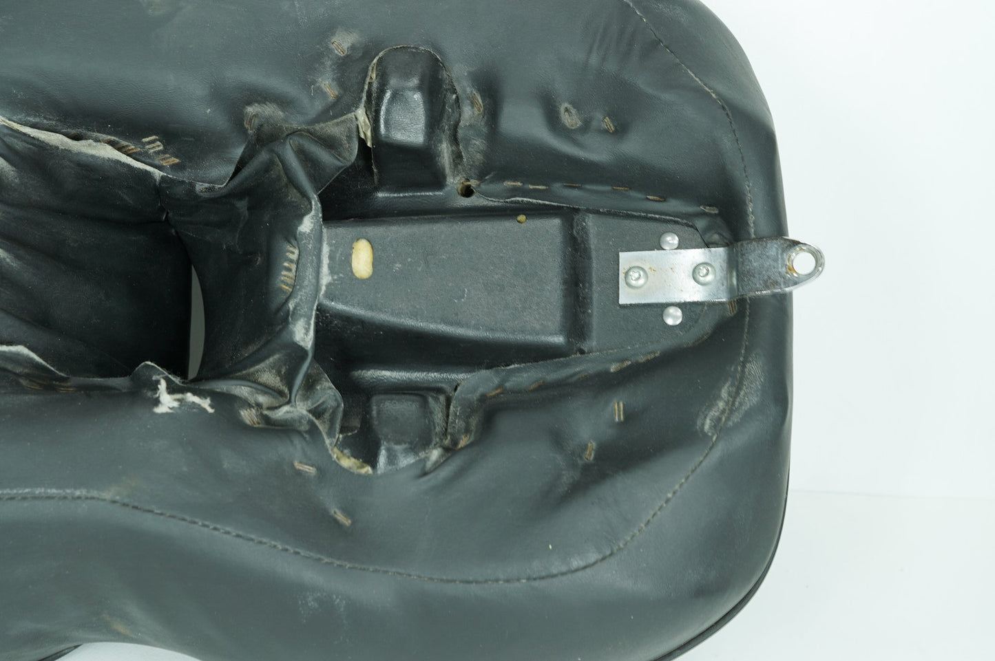 1999 - 2006 Harley-Davidson Touring Electra Glide Classic Passenger Rider Driver Seat Saddle  	51036-03