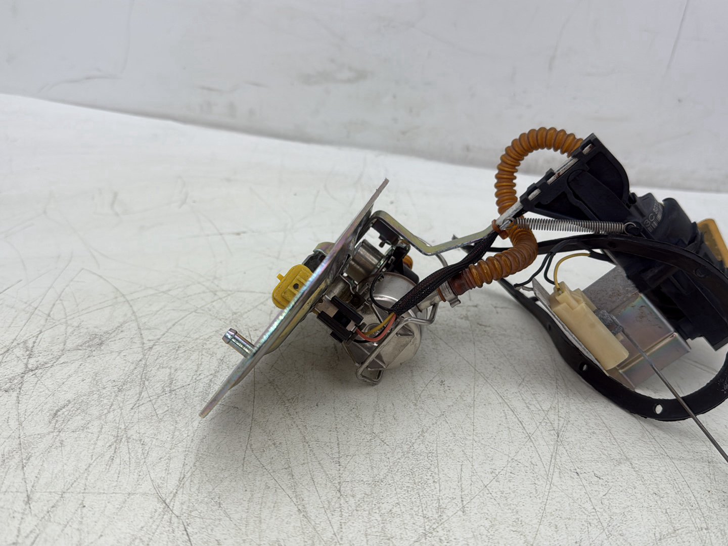 2006 Harley Road King Touring FLHRCI Classic OEM Fuel Pump Gas Gasoline Petrol Sending