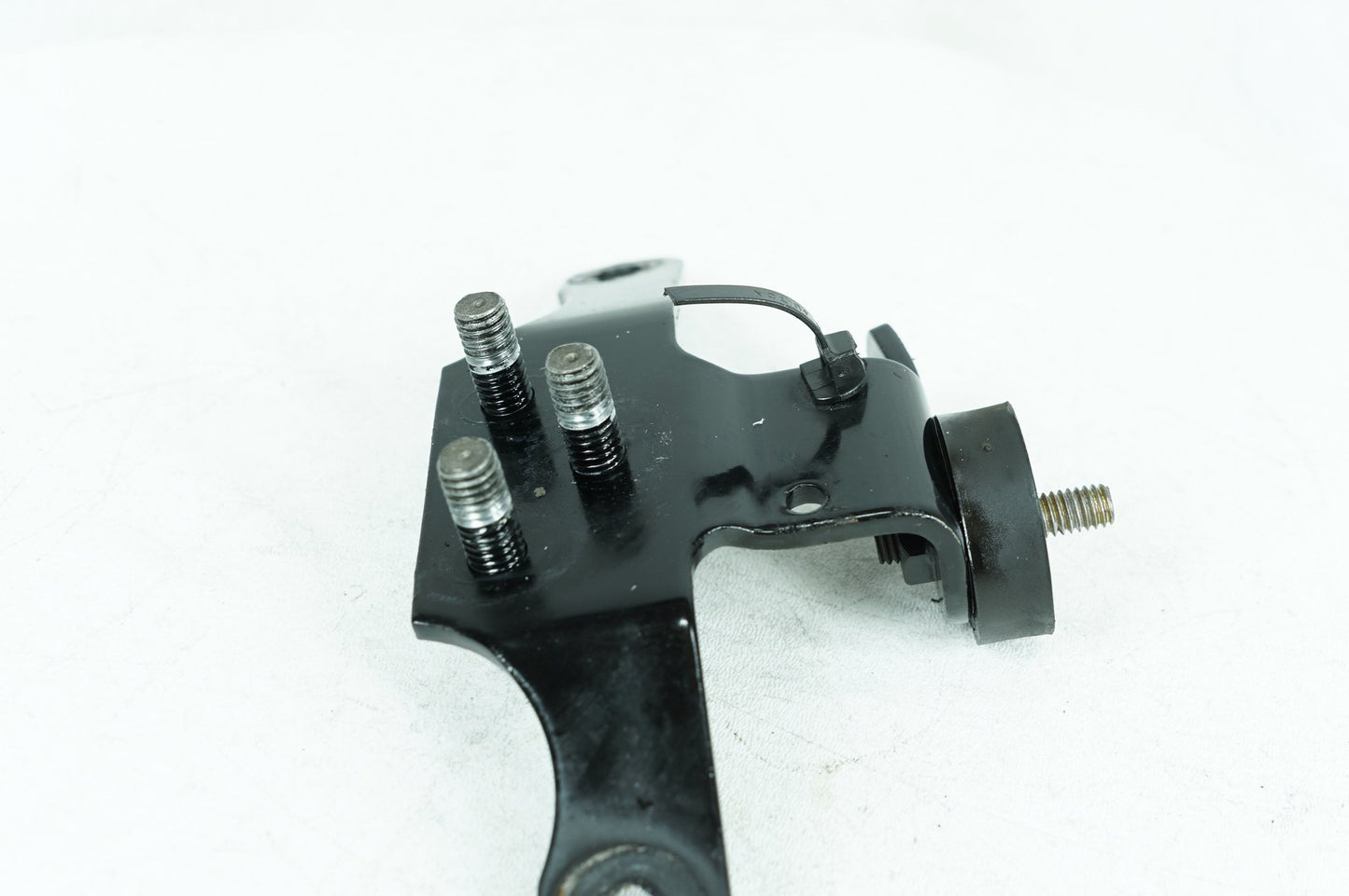 1999 - 2006 Harley-Davidson Softail Heritage Classic Engine Motor Mount Bracket  	69046-01